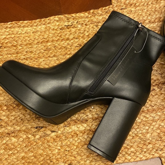 HOUSE OF HARLOW 1960
ANKLE PLATFORM
BOOTS BLACK NEW size 8/5. #2 - Picture 4 of 15